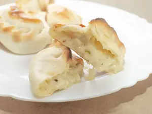 Empanada de queso y cebolla