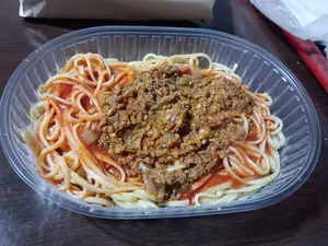 Tallarines con salsa