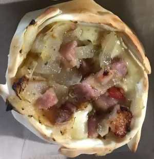 Empanada de panceta y cebolla