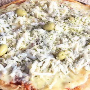 Pizza muzzarella con huevo