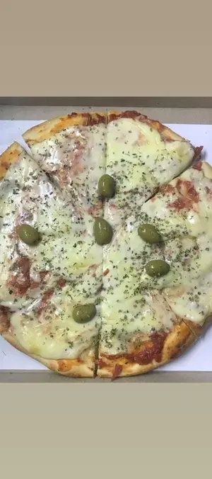 Pizza roquefort con jamón