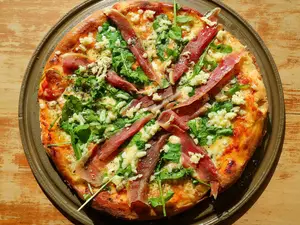 Rúcula y crudo 8 porciones