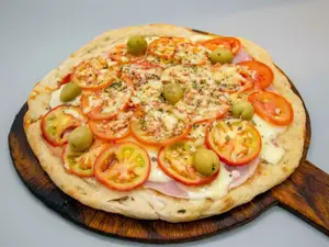 Pizza de napolita c jamon y p