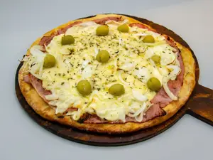 Pizza fugazzeta con jamon