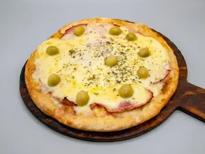 Pizza jamón y mozzarella