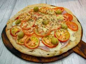 Pizza Napolitana con Provolone