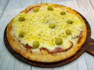 Pizza Provolone Con Jamon
