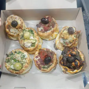 Canastita verdeo y provolone