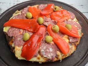 Pizza chica calabresa c morron