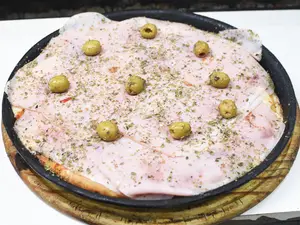 Pizza con jamón
