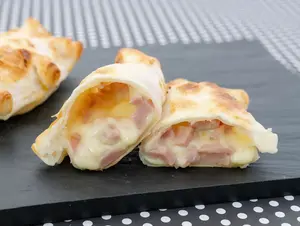 Empanada de jamón y queso