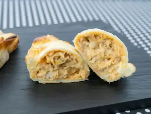 Empanada de pollo con cheddar