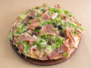Rucula y crudo