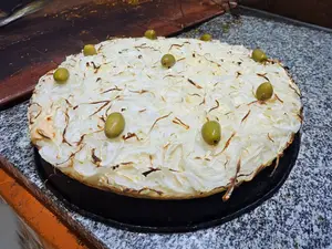 Pizza fugazzeta (grande)