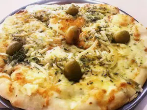 Pizza rellena americana