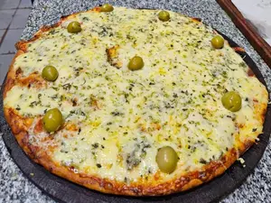 Pizza tres quesos (grande)