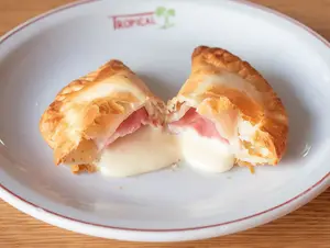 Empanada de jamón y queso