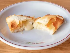 Empanada de queso y cebolla