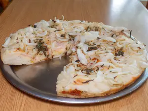 Fugazzeta con jamón y queso