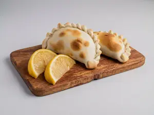 Empanada de queso y cebolla