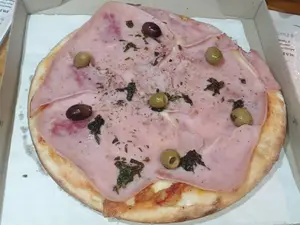 Pizza con jamón