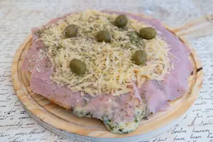 Pizza con provolone chica