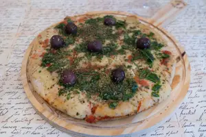 Pizza de albahaca