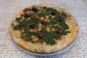 Pizza de albahaca grande