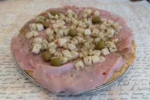 Pizza palmitos y jamón