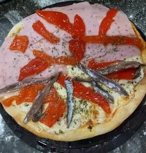 Mitad jamón y morrones -romana