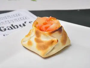 Canastita de jamón y tomate