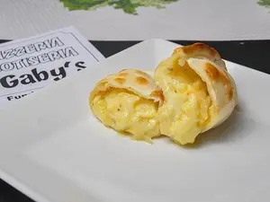 Empanada de queso y cebolla