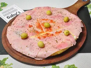 Pizza con jamón