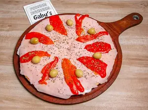 Pizza con jamón y morrón