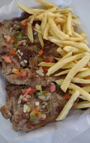 Bondiola c/ criolla y fritas para 2