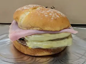 Hamb jamón y queso doble con fritas