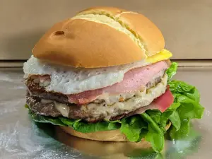 Hamburguesa completa con fritas