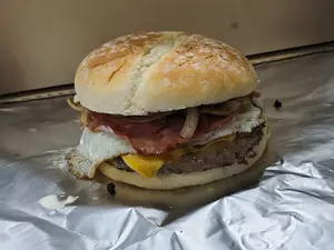 Hamburguesa mc tincho tasty con fritas