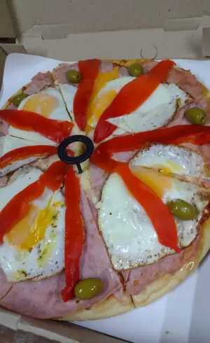 Jamón, morrón y huevo frito