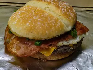 Loa burger con fritas