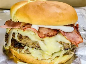 Provo burger (doble) con fritas