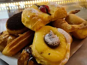 Docena De Facturas Surtidas