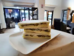Sándwich de aceituna y queso