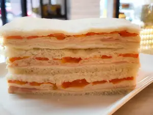 Sándwich de jamón y tomate