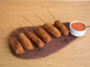 Pincho de pollo con salsa