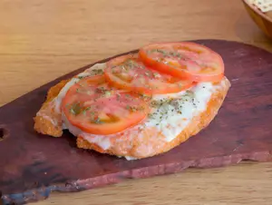 Suprema de pollo napolitana
