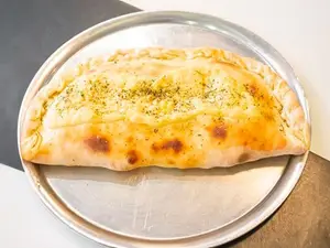 Calzone Cuatro Quesos Grd