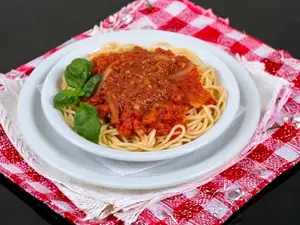 Spaghetti con salsa fileto