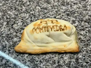 Empanada de cebolla y queso