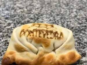 Empanada de jamon y queso
